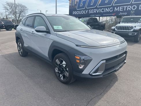Used 2024 Hyundai Kona SEL AWD/4WD image 3