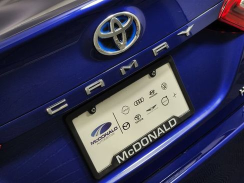 Used 2018 Toyota Camry XLE FWD image 9