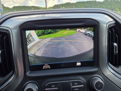 Used 2022 Chevrolet Silverado 1500 LT AWD/4WD image 15