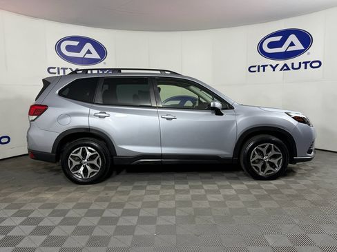 Used 2023 Subaru Forester Premium image 3