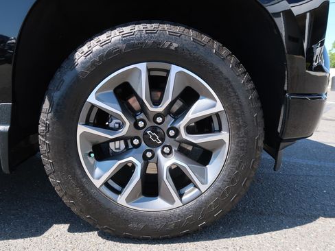 Used 2023 Chevrolet Silverado 1500 RST w/ Z71 Off-Road Package AWD/4WD image 45