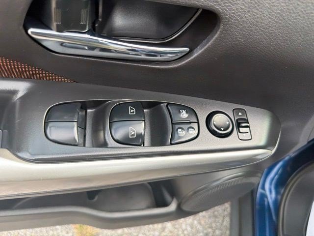 Used 2020 Nissan Kicks SR FWD image 12