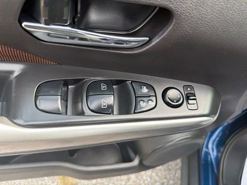 Used 2020 Nissan Kicks SR FWD image 12