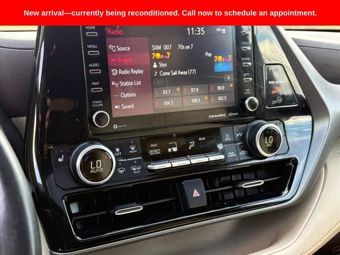 Used 2021 Toyota Highlander XLE image 11