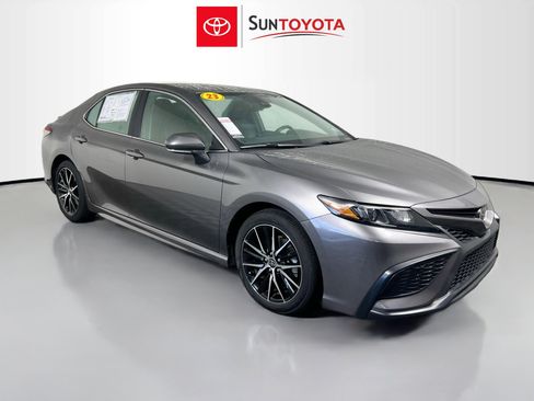 Used 2023 Toyota Camry SE image 1