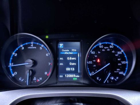 Used 2018 Toyota RAV4 XLE AWD/4WD image 22