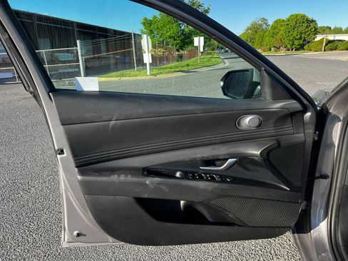 Used 2024 Hyundai Elantra SEL w/ Convenience Package image 10