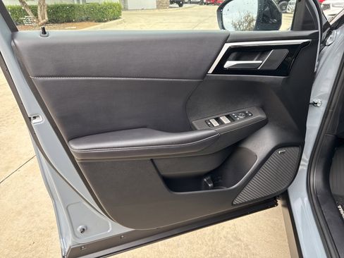 New 2026 Mitsubishi Outlander Trail Edition image 5