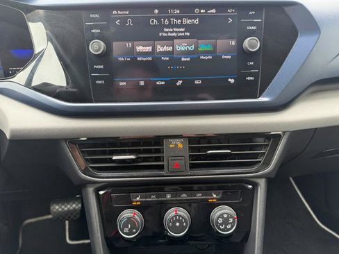 Used 2023 Volkswagen Taos SE image 15