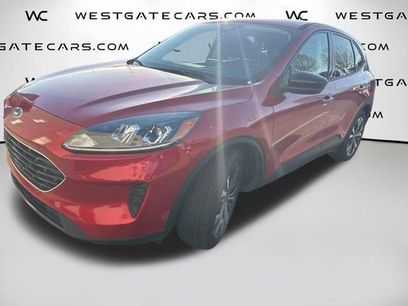 Used 2022 Ford Escape SE w/ SE Sport Appearance Package