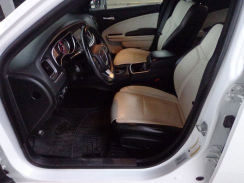 Used 2015 Dodge Charger SXT w/ AWD Plus Group image 9