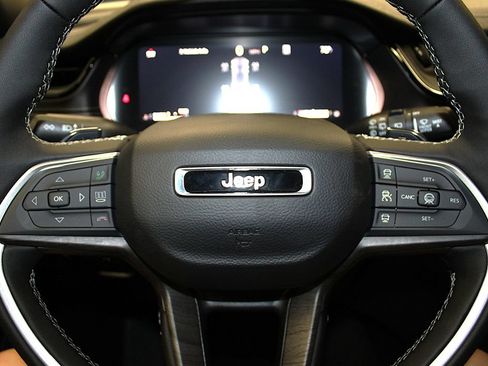New 2026 Jeep Grand Cherokee Limited w/ Limited Altitude Package AWD/4WD image 11