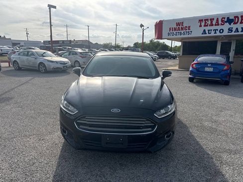 Used 2016 Ford Fusion SE w/ Equipment Group 202A image 2