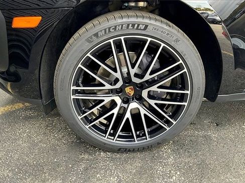 Certified 2026 Porsche Macan image 14