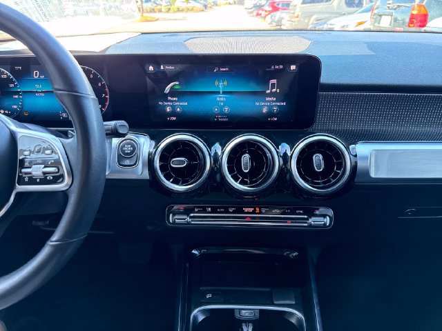 Used 2022 Mercedes-Benz GLB 250 4MATIC w/ Premium Package Lite image 20