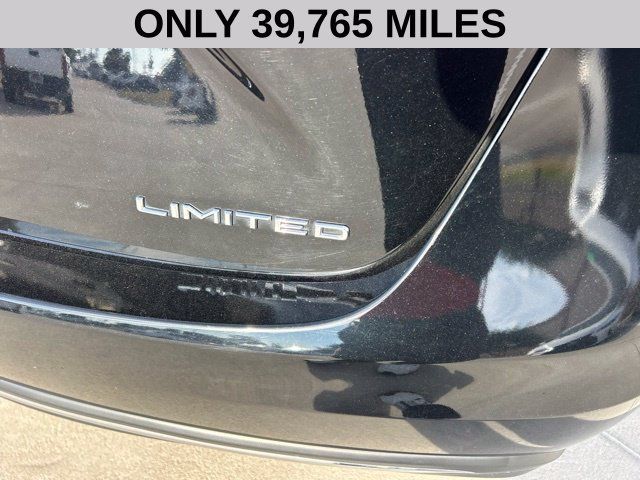 Used 2016 Toyota Avalon Limited w/ Toyota Safety Sense Package FWD image 4