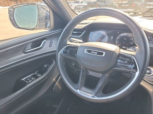Used 2022 Jeep Grand Cherokee Overland image 7