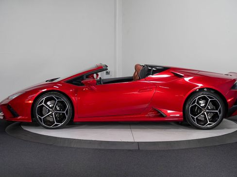 Used 2021 Lamborghini Huracan EVO image 6