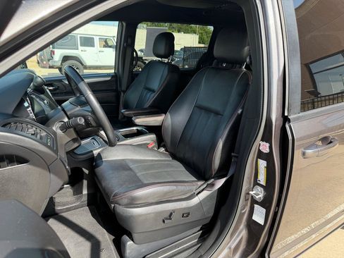 Used 2019 Dodge Grand Caravan GT FWD image 11