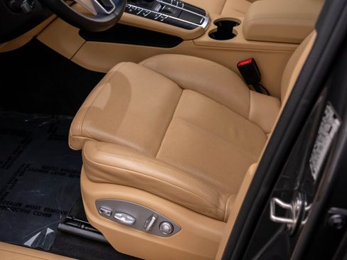 Used 2018 Porsche Macan image 15