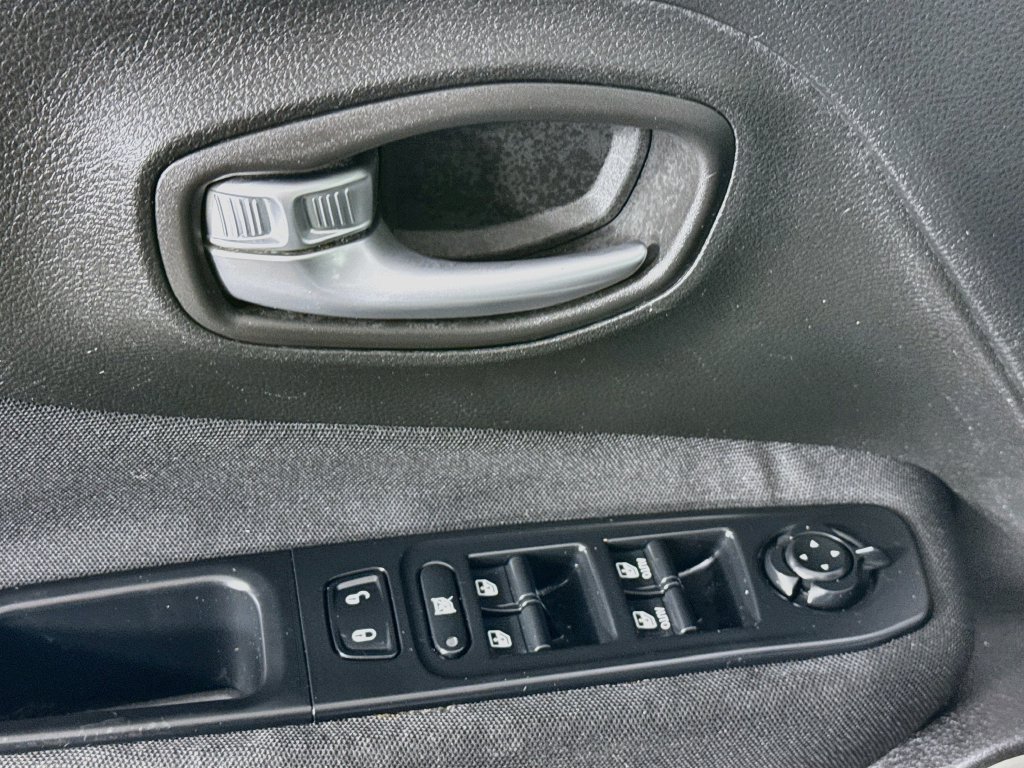 Used 2015 Jeep Renegade Sport w/ Power & Air Group FWD image 19