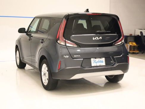 Used 2025 Kia Soul LX w/ LX Technology Package FWD image 7