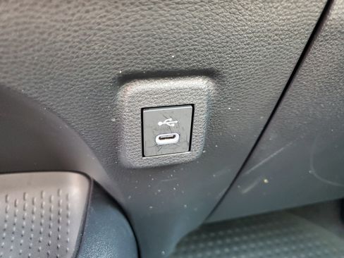 Used 2025 Toyota Corolla LE image 21