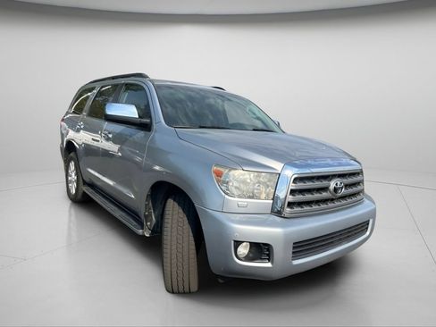 Used 2014 Toyota Sequoia Platinum RWD image 2