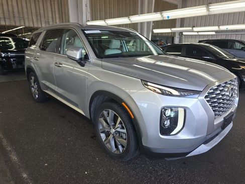 Used 2022 Hyundai Palisade SEL w/ Premium Package FWD image 4