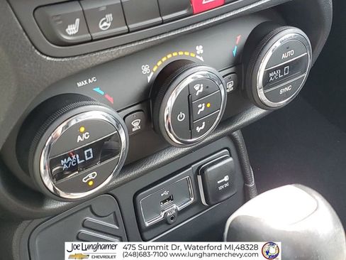 Used 2016 Jeep Renegade Limited FWD image 20