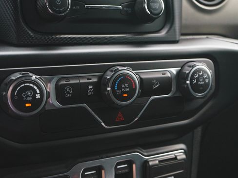Used 2020 Jeep Wrangler Sport AWD/4WD image 16