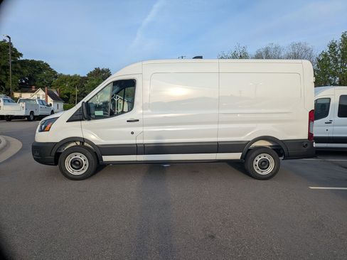 New 2026 Ford Transit 250 148 Medium Roof RWD image 6