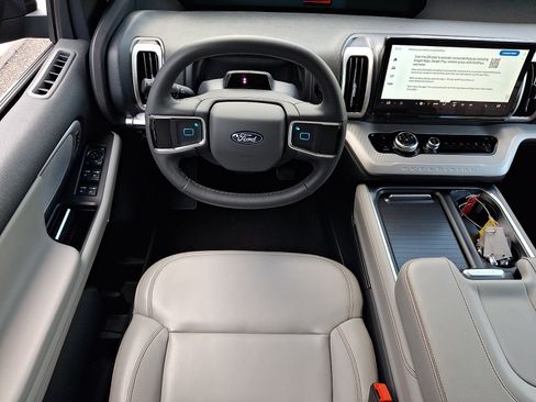Used 2025 Ford Expedition Max Active AWD/4WD image 13