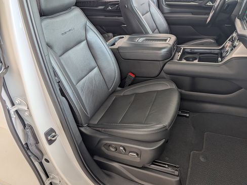 Used 2023 GMC Yukon Denali w/ Denali Reserve Package image 22