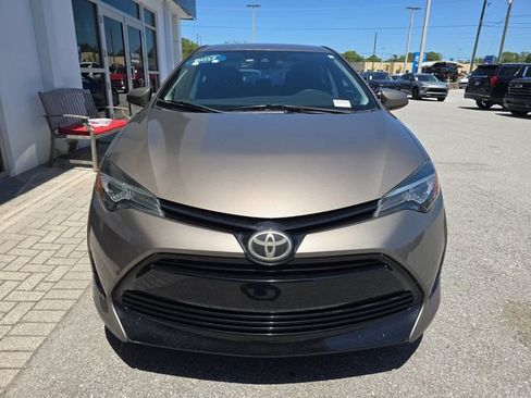 Used 2017 Toyota Corolla LE FWD image 2