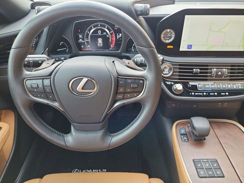 Used 2023 Lexus LS 500 w/ Accessory Package (Z2) image 25