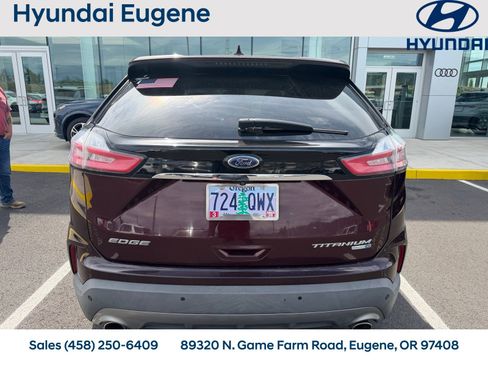 Used 2019 Ford Edge Titanium w/ Equipment Group 301A AWD/4WD image 3