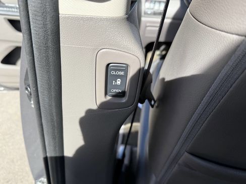 Used 2014 Honda Odyssey EX-L image 27