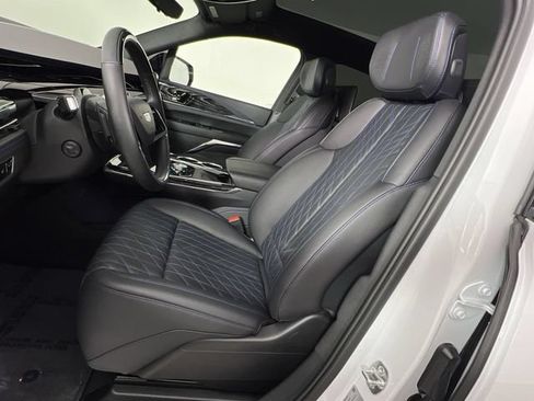 Used 2025 Cadillac Escalade IQ Luxury 1 AWD/4WD image 19