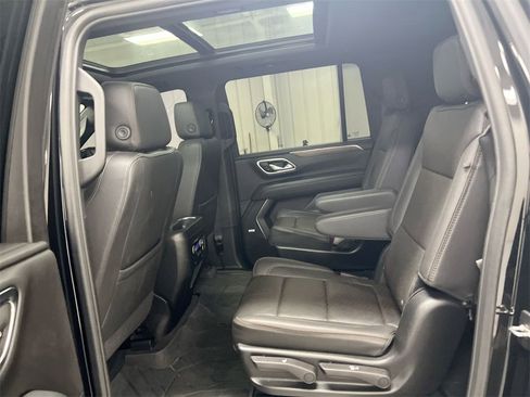 Used 2024 Chevrolet Suburban High Country image 24