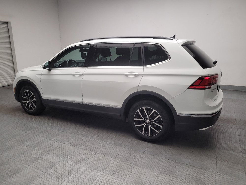 Used 2021 Volkswagen Tiguan SE w/ Panoramic Sunroof Package FWD image 3