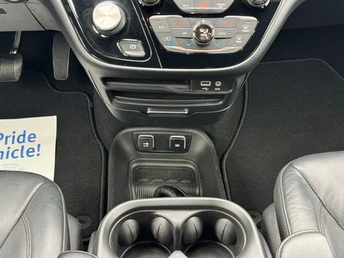 Used 2020 Chrysler Pacifica Touring-L image 17