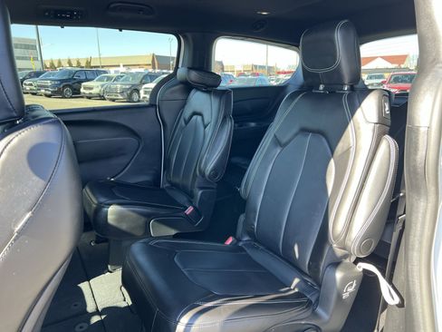 Used 2023 Chrysler Pacifica Touring-L w/ S Appearance Package image 23