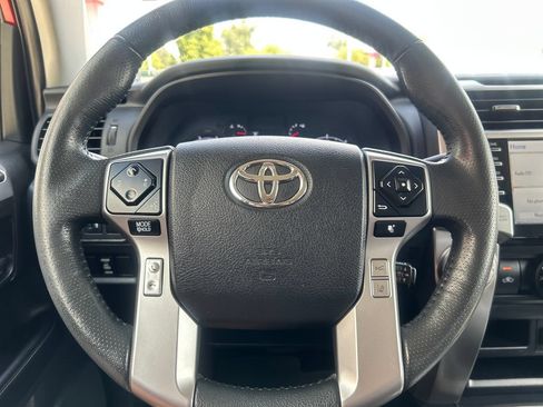 Certified 2021 Toyota 4Runner SR5 AWD/4WD image 17