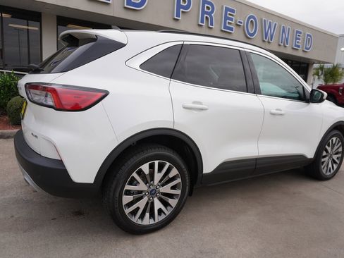Certified 2022 Ford Escape Titanium image 6