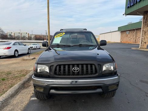 Used 2004 Toyota Tacoma PreRunner image 2