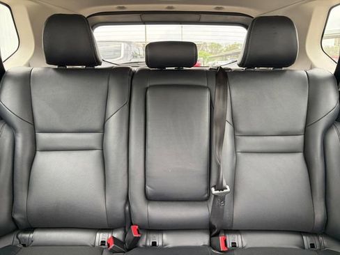Used 2021 Nissan Rogue SV FWD image 12