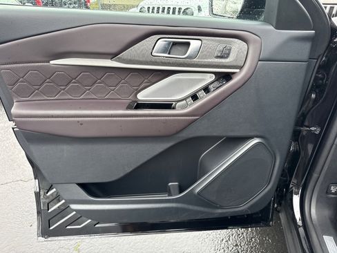 Used 2025 Ford Explorer Platinum w/ LUX Leather Package image 15