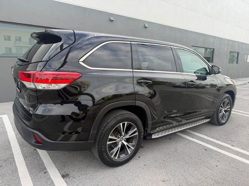 Used 2018 Toyota Highlander LE FWD image 10