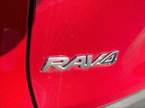 Used 2024 Toyota RAV4 XLE w/ Convenience Package FWD image 31